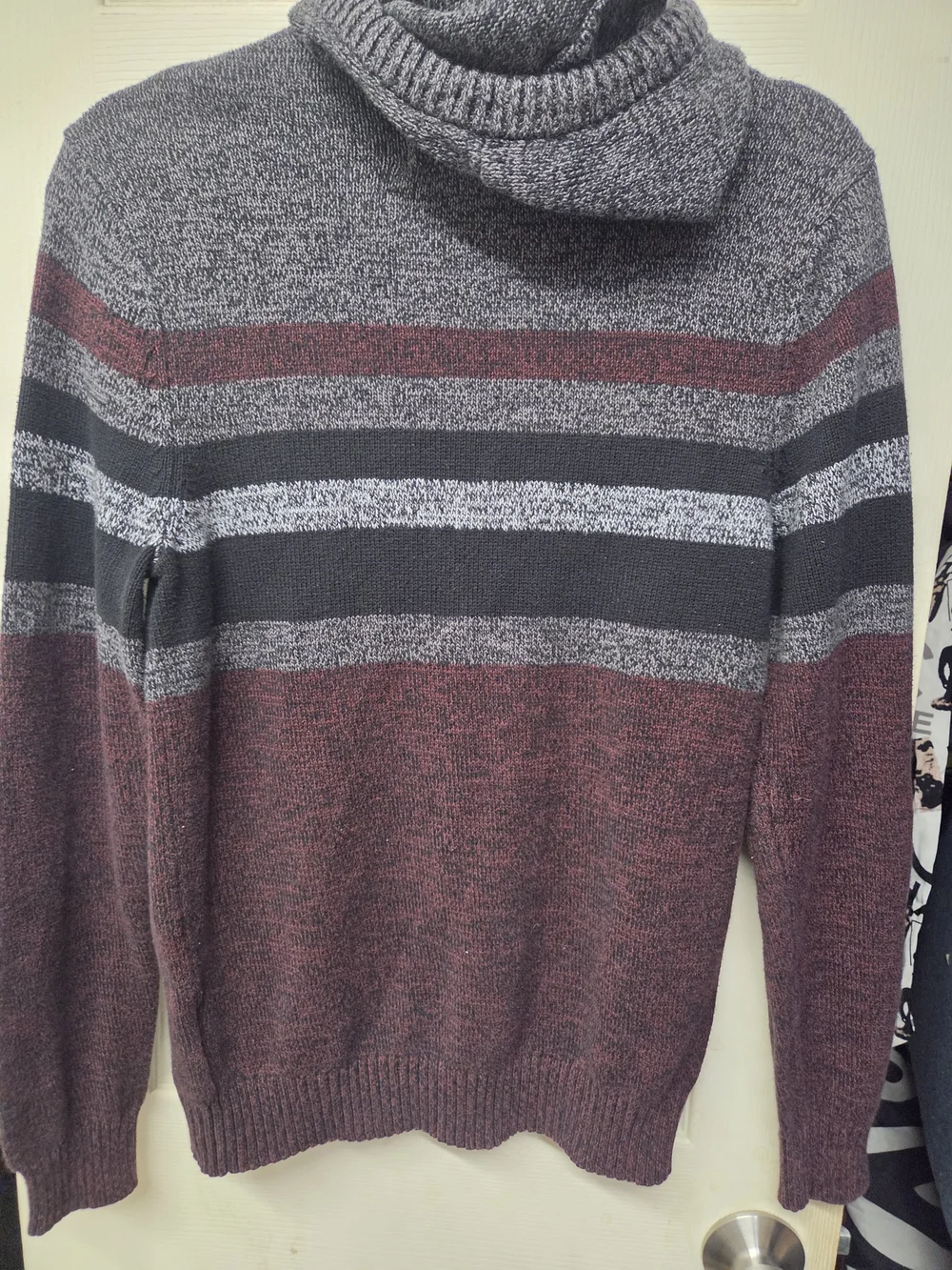 Hooded Knit Sweater Pullover Sweatshirt - Maroon and Gray